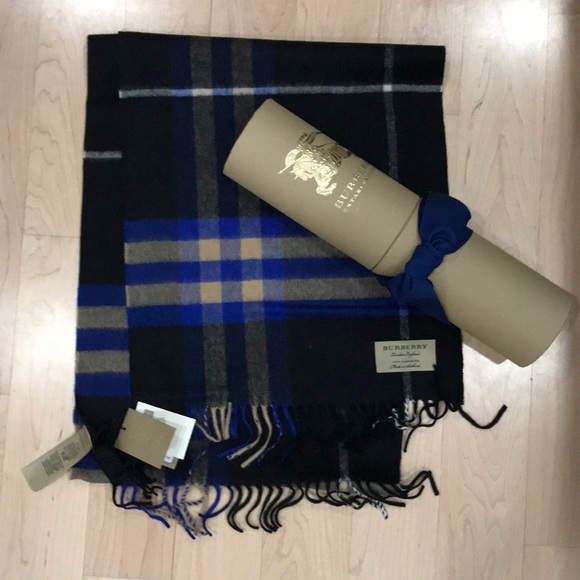 Burberry Cashmere Giant Check Scarf - NO TRADE - Picture 3 of 7